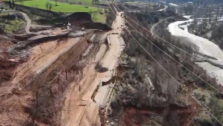 Ndërtimi i rrugëve të reja gërryen lumenjtë, 9 leje aktive për inerte, 6 prej tyre për ndërtimin e Korridorit VIII! Nga Shkumbini do merren 1.3 mln m/kub zhavorr