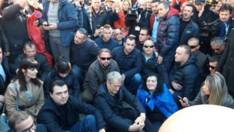 Alban Daci: Demokratët e Berishës, të Bashës dhe jetimët! 