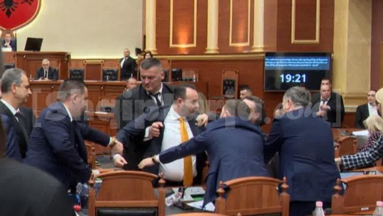 Fyerje në seancë/ Të hënën mblidhet Sekretariati i Etikës për përjashtimin e 3 deputetëve, pritet vendim për Ballën, Bardhin dhe Balliun