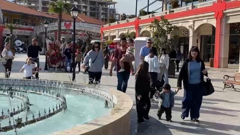 Mijëra shqiptarë drejt Kosovës për 8 Mars, mbi 3,800 automjete kalojnë kufirin