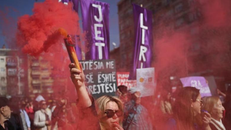 'Për jetë me dinjitet': Në Prishtinë kërkohet barazi dhe drejtësi për gratë