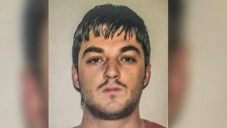 Në kërkim për masakrën me dy të vrarë në Shkodër, 'ushtari' i Licve i shpëton sërish policisë! Nuk i ndaloi patrullës dhe qëlloi me armë në ajër, 2 në pranga (EMRAT)