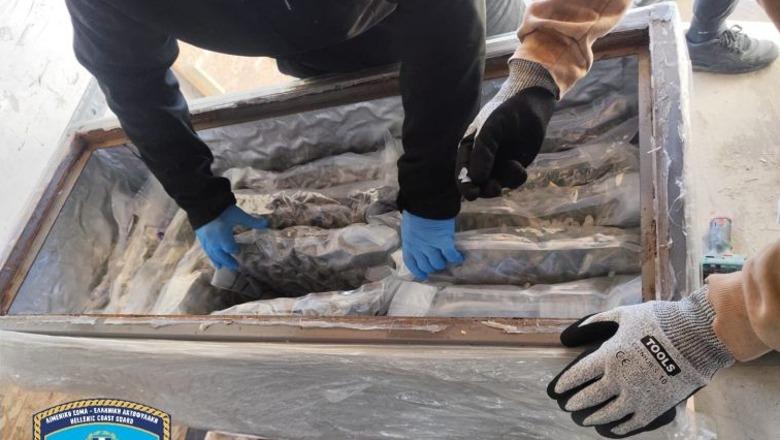 Goditet organizata greko-shqiptare e trafikut në Greqi, 219 kg kanabis kapen në Portin e Pireut! 