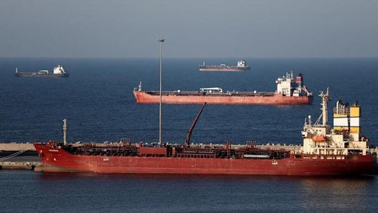 Lufta në Iran, 1000 anije dhe 30 mijë marinarë të bllokuar në Ngushticën e Hormuzit