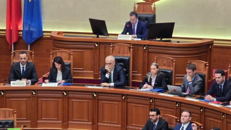 Nis seanca plenare, i pranishëm edhe kryeministri Rama