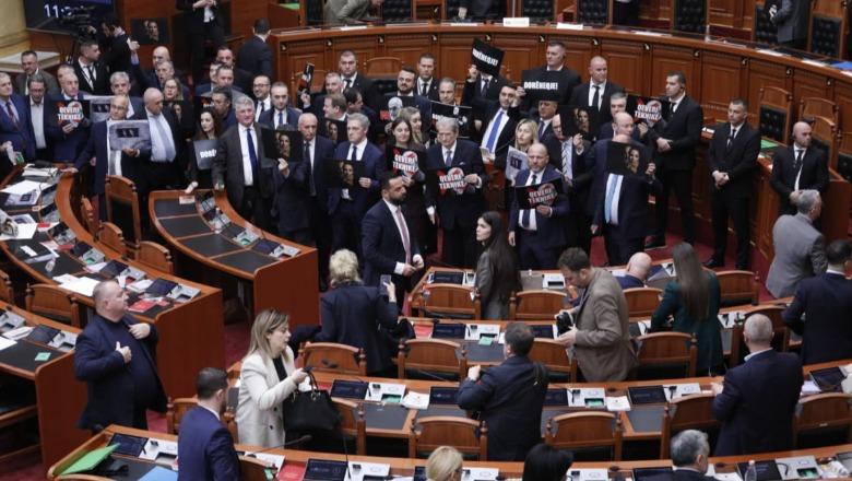 PS nuk dorëzon Ballukun, rrëzohet me 82 vota kërkesa e SPAK për arrestin! PD bllokon foltoren, jashtë protestë! Mbyllet seanca