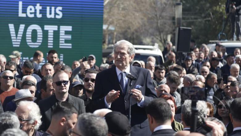  PS s’lëshoi Ballukun, Berisha i bashkohet protestës para Kuvendit: Rama shënoi vetëvrasjen politike! Autorizim i plotë për kryengritjen më të fuqishme!