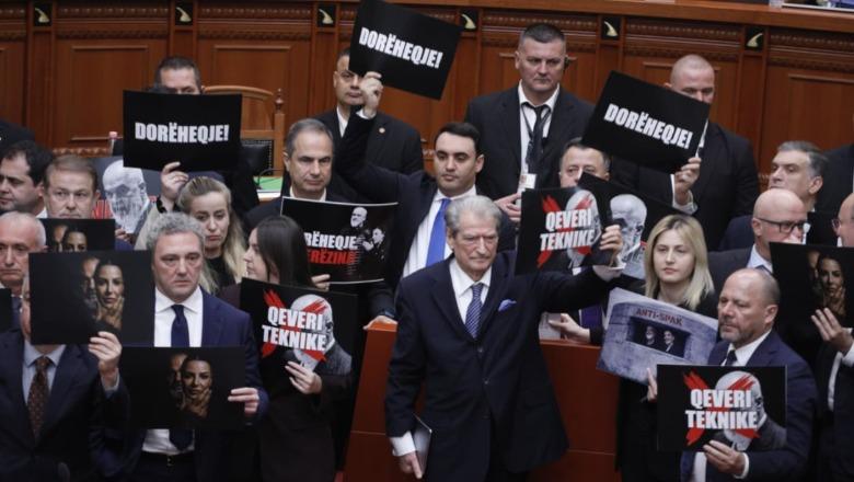 Nuk i hiqet imuniteti Belinda Ballukut, opozita bllokon foltoren! Ndërpriten diskutimet, kalohet në votim rendi i ditës