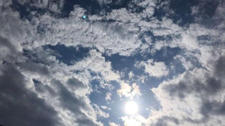 Luhatjet e motit, kthjellime, vranësira dhe reshje në mesditë