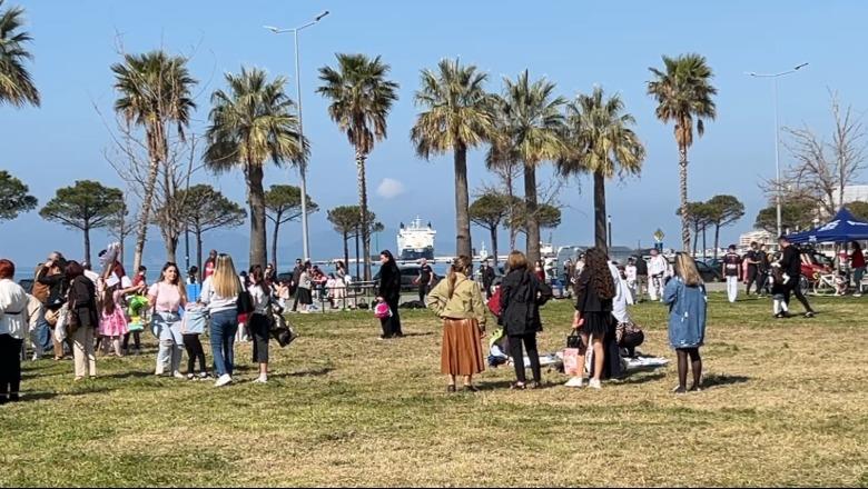 Muzikë e aktivitete të shumta për fëmijë, si u mirëprit Dita e Verës në Vlorë