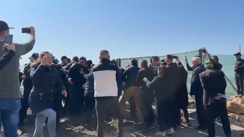 Banorët e Rrjollit vijojnë rezistencën kundër ndërtimit të resortit të Ualajt, përplasen me policinë, disa të shoqëruar