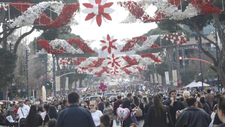 Dita e Verës në Tiranë, stenda panairesh dhe festime të shumta në kryeqytet