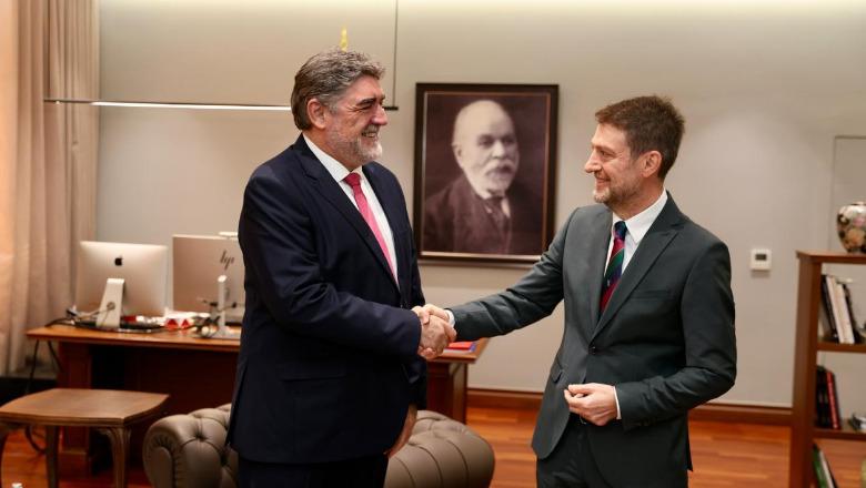 Ministri Hoxha takim me Ambasadorin spanjoll në Tiranë, në fokus të bisedimeve bashkëpunimi i mëtejshëm mes dy vendeve