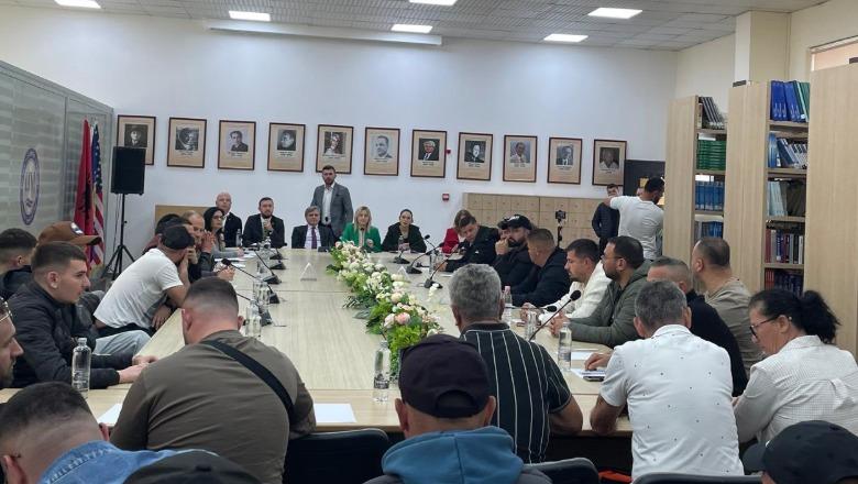 Takim me operatorët turistik Vlorë, Ina Zhupa: Bashkia është kthyer në pengesë për turizmin detar