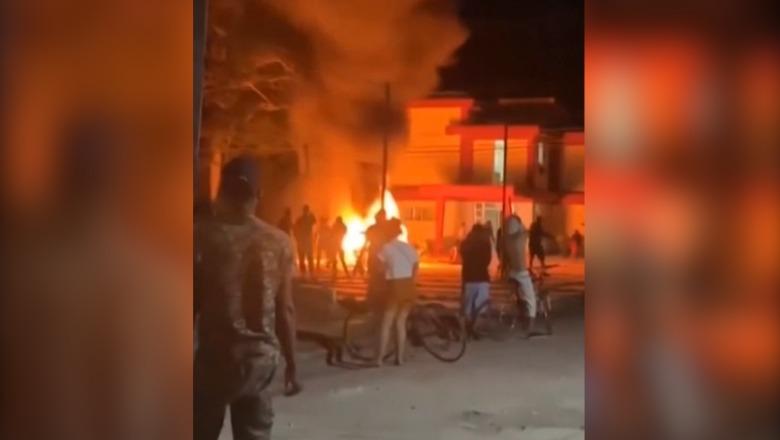 Kubë/ Protestuesit sulmojnë selinë e Partisë Komuniste në Morón