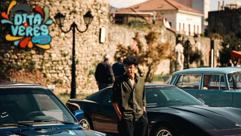 Nga Mercedesi klasik te BMW-ja legjendare, makinat retro në qendër të Elbasanit