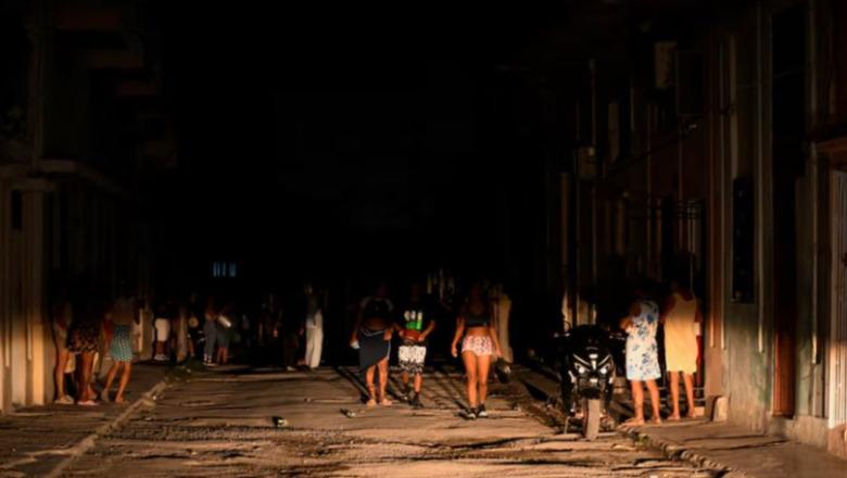 Kubë/ Dëmtohet rrjeti i shpërndarjes, 10 milionë banorë mbeten pa energji elektrike