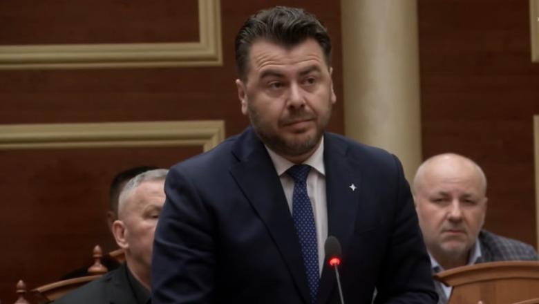 Protesta në Rrjoll, Kapri: Policë me kapuçë të zinj rrahin banorët me shkop gome! Ballukun e mbrojtët politikisht