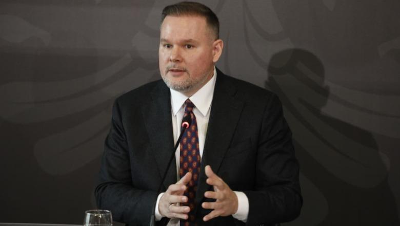 Sezoni turistik në prag, ministri Demo: Pastrimi mbetet sfidë, duhet përmirësuar menaxhimi i mbetjeve