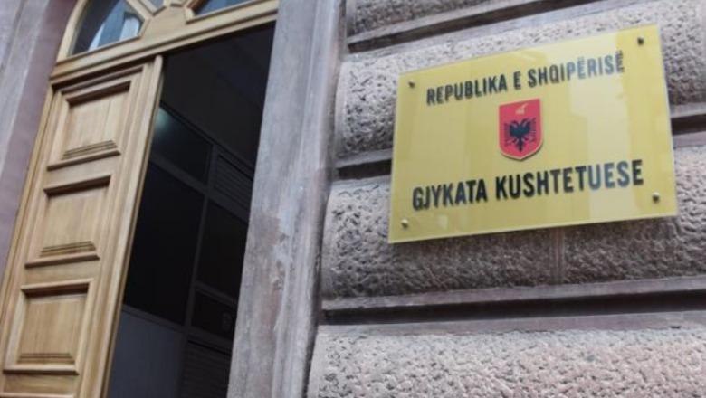 Mungonte një gjyqtar, shtyhen seancat në Gjykatën Kushtetuese për ish-kreun e ARRSH-së dhe Redi Mollën