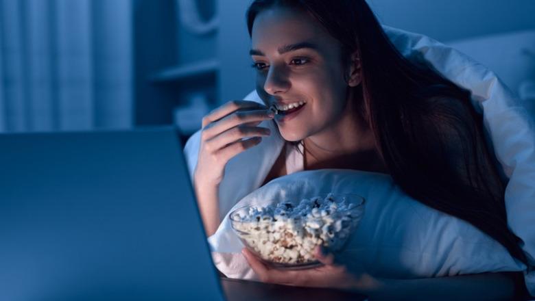Çfarë konsumojmë në mbrëmje ndikon drejtpërdrejt në cilësinë e gjumit