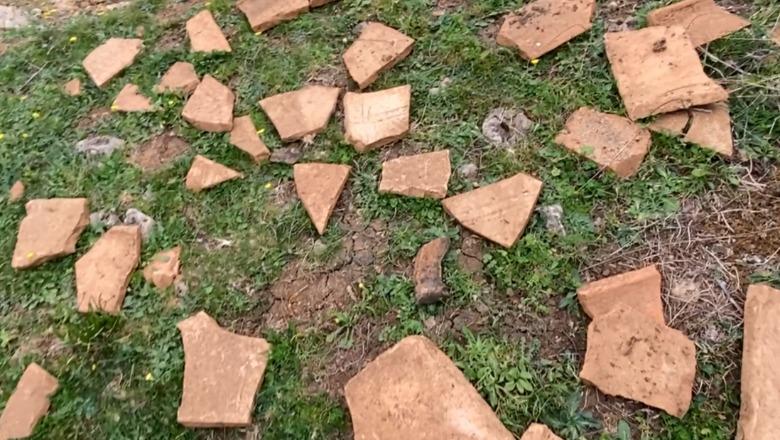  Gjurmë ilire në Lushnje, arkeologu: Kemi zbuluar çatinë e ndërtesës, që i përket Antikitetit të Vonë