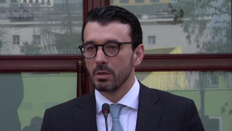 Nafta arrin ‘majat’ një ditë pas paralajmërimit të qeverisë, ministri Karakaçi: Bordi mund të ngrihet shumë shpejt, po monitorojmë tregun