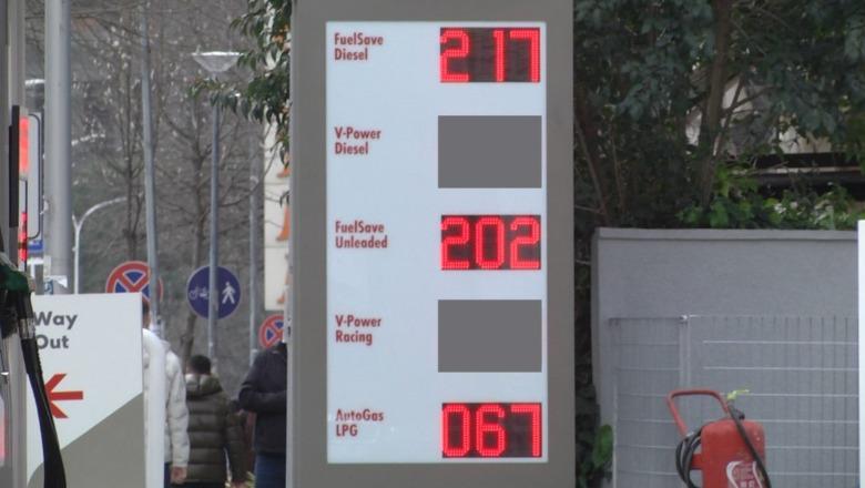Nafta arrin 217 lekë/litër, çmimi ‘surprizon’ zv.ministrin e Ekonomisë në studion e Report Tv! Malaj: Shqipëria pa paketë sociale, s’e di pse Rama falënderoi grosistët