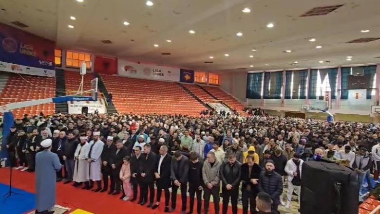 Qindra besimtarë falin namazin e Fitër Bajramit në Vlorë