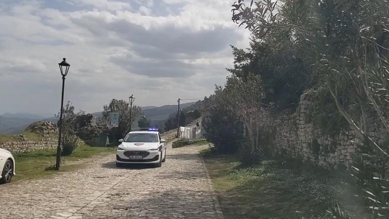 Po bënte foto, 69-vjeçarja rrëzohet nga muri rrethues i Kalasë së Beratit