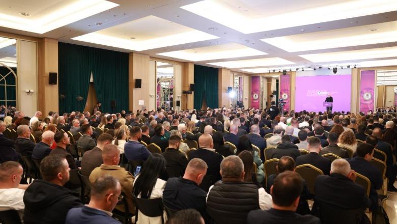 Asambleja e PS pas dyerve të mbyllura/ Rama ironizon Demon: Fjalimi yt është 1 vit me vonesë! Peleshi flet ‘shkoqur’: Kryetarët e Organizatave Socialiste janë kthyer në ‘sekserë’ punësimesh