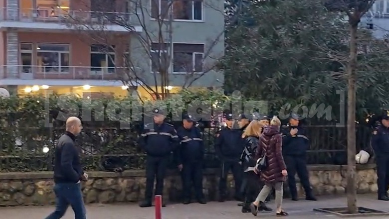 Protesta e PD, policia rrethon Vilën 31! Kordon sigurie te Kryesia e Kuvendit