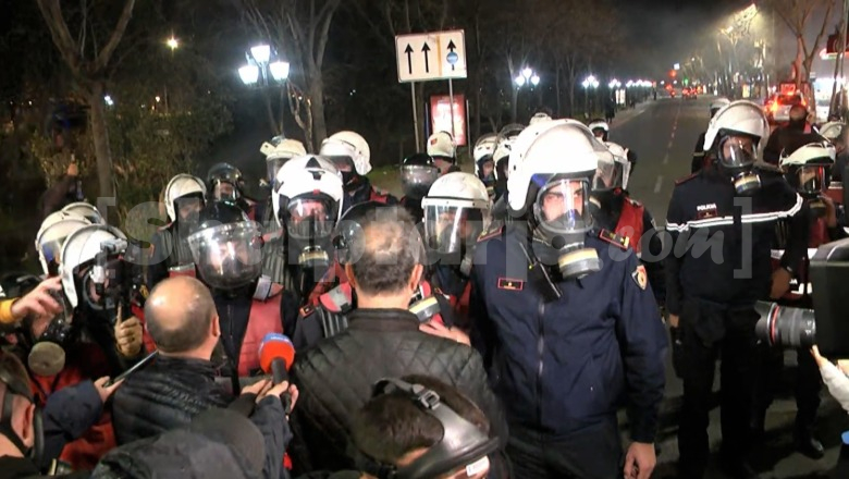Mziu, Boçi e Noka u hakërrehen efektivëve: Ushtarë! Mos prekni me dorë! S’mungojnë kërcënimet: Do ta paguani shtrenjtë sulmin ndaj Berishës