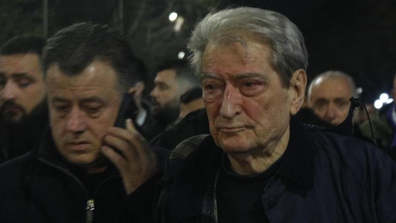Protesta, Salianji ironizon Berishën: Prodhuat vetëm një xhiro në bulevard, pritet të largohej Balluku që të hidhnit molotovë të ministria