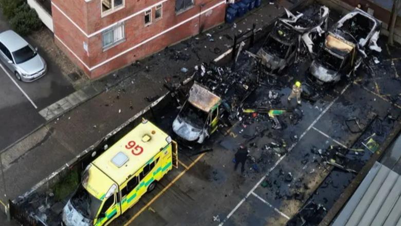 Digjen 4 ambulanca të një organizate hebreje në Londër, kryeministri Starmer: Antisemitizmi s’ka vend në shoqërinë tonë