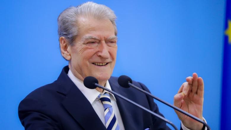 Fantazia e Berishës: Metës po i shpojnë shishet që ta lënë pa ujë në qeli, ‘operacionin’ e kryen Agasi me urdhër të Ramës