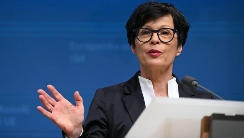 Komisionerja europiane për Zgjerimin: SPAK po bën punë të shkëlqyer! Po monitorojmë me kujdes ecurinë e procesit ‘Balluku’! Shqiptarët të heqin korrupsionin edhe nga mendësia