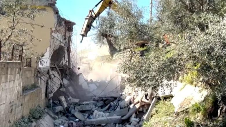 Nga kanale të bllokuara në hapësira të gjelbra, nis prishja e ndërtimeve pa leje mbi kanalin e ujërave të larta në Vlorë