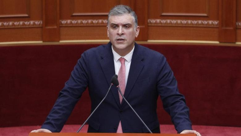 Ndryshimet në rregulloren e Kuvendit, Blushi i përgjigjet Peleshit: Presim vendimin e zbardhur të Kushtetueses, e detyrueshme edhe për ju