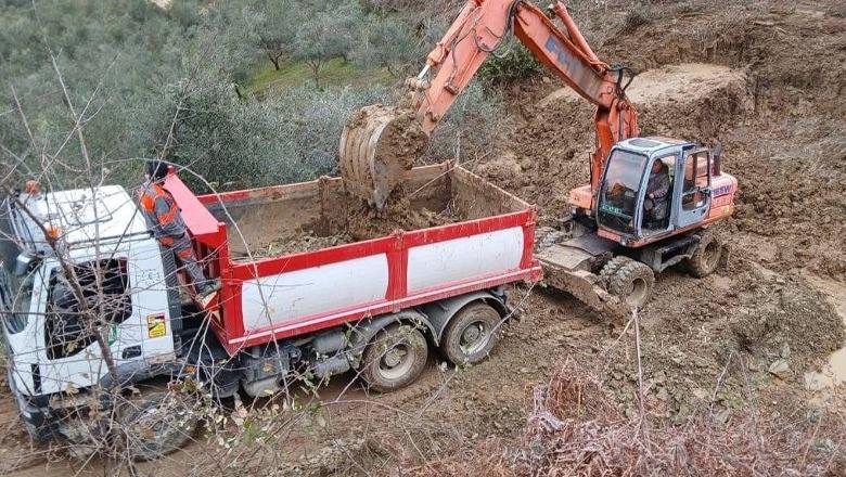 Rrëshqitja e dherave në rrugën e fshatit Tudan, Bashkia e Elbasanit: Ndërhyrja gjatë verës, do bëhet pastrimi i rrugës dhe një mur mbrojtës në pjesën e sipërme