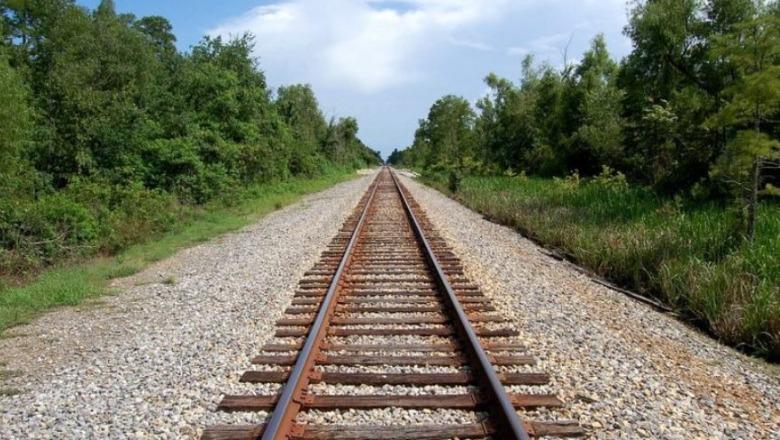 Nënshkruhet kontrata 8.8 mln euro për mbikëqyrjen e rehabilitimit të hekurudhës Vorë–Hani i Hotit