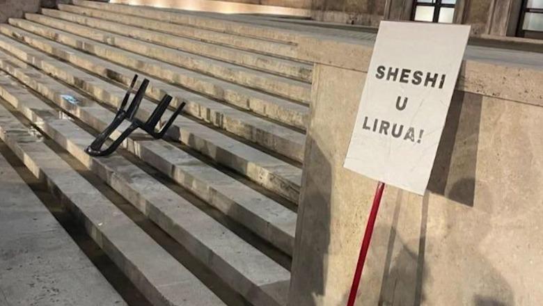 108 ditët e Lapajt i vetëm poshtë zyrës së Ramës. Protesta mbyllet pa ‘zgjuar’ revoltën qytetare