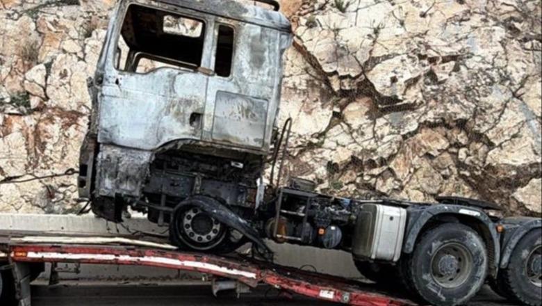 Kamioni përfshihet nga flakët në Delvinë - Kardhiq, shkrumbohet totalisht
