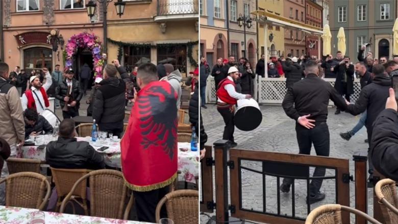 'Adem Jashari' në Varshavë, kryeqyteti polak 'vishet' kuqezi! Nis festa e shqiptarëve me tupana e këngë patriotike (VIDEO)