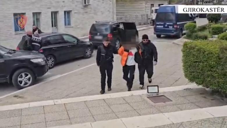 Gjirokastër/ Të akuzuar për kalim të emigrantëve të paligjshëm në kufi, arrestohen 2 në pranga! Thyen masën e sigurisë ‘arrest shtëpie’