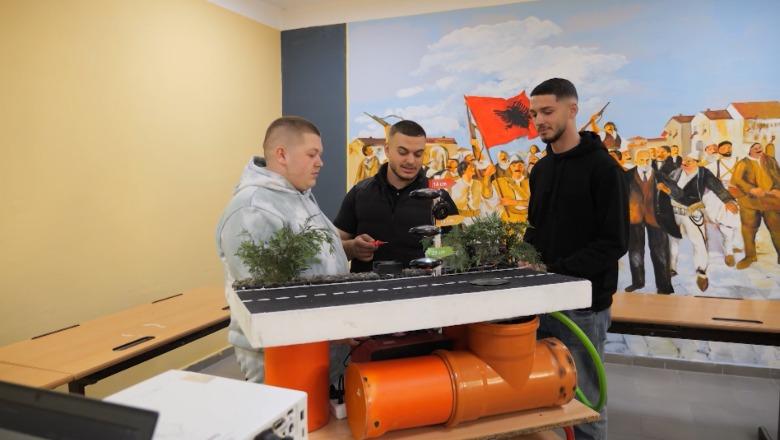 Tre maturantë nga Shkodra krijojnë sistemin e ri të alarmit që paralajmëron rrezikun nga përmbytjet