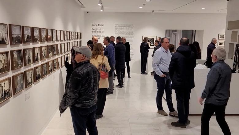 Ekspozita tek ‘Marubi’ në Shkodër me fotografitë e Zofia Rydet që dokumenton jetën e shqiptarëve në vitet ’70