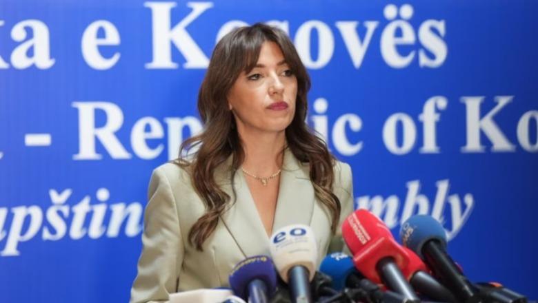 Kosovë/ Kryeparlamentarja Haxhiu: Nevojiten diskutime serioze për çështjen e Presidentit