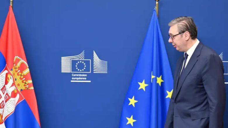 Lëkundjet e Vuçiqit në politikën e jashtme