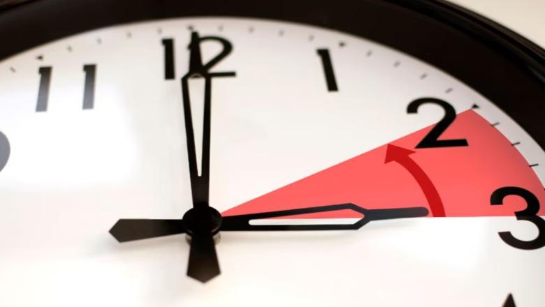 Nesër ndryshon ora, akrepat lëvizin 60 minuta para! Flemë më pak, por ditët me diell zgjasin më shumë